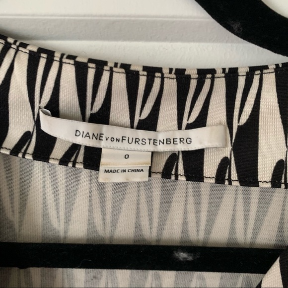 DVF Wrap Dress 3/4 Sleeves - Picture 2 of 12